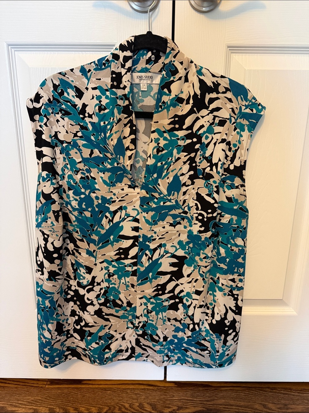 Jones Studio Teal Black Cream Floral Split-Neck Blouse